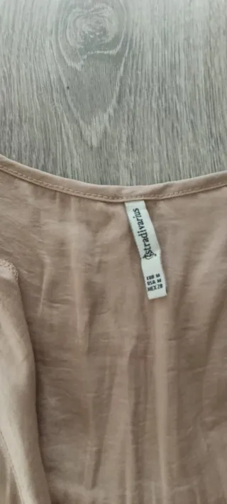Blusa beige Stradivarius