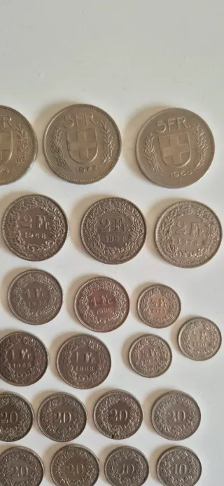 Lote de monedas francos suizos