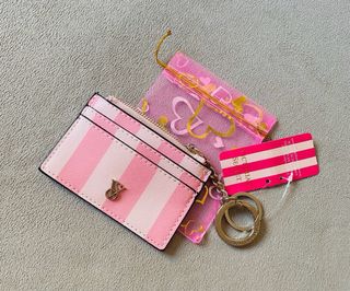 Tarjetero Victoria's Secret Rayas