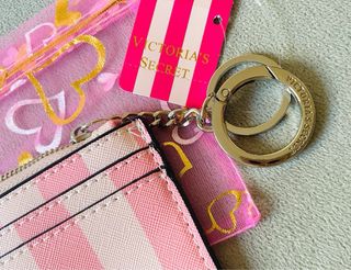 Tarjetero Victoria's Secret Rayas