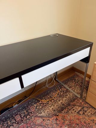 Escritorio Ikea Negro y Blanco