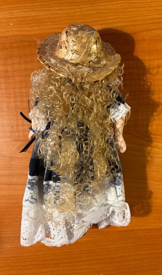 Muñeca de porcelana vintage