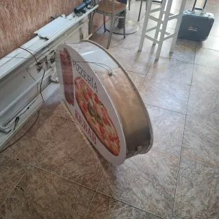 Cartel de publicidad para local