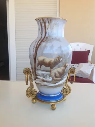 Pareja jarrones opalina pintados escenas campestre