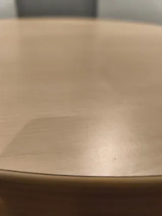 Mesa redonda de oficina para reunión.