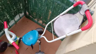 Triciclo infantil azul y verde