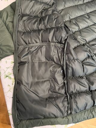 Abrigo acolchado ligero verde militar Pull & Bear