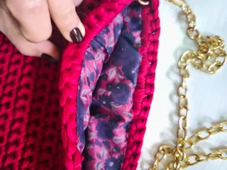 Borsa uncinetto bordeaux con catena oro