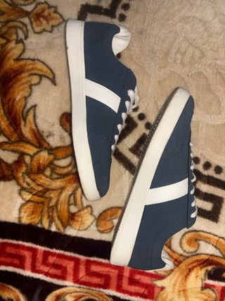 Zapatillas deportivas azul y blanco