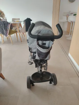 Triciclo bebé Kinderkraft casi nuevo