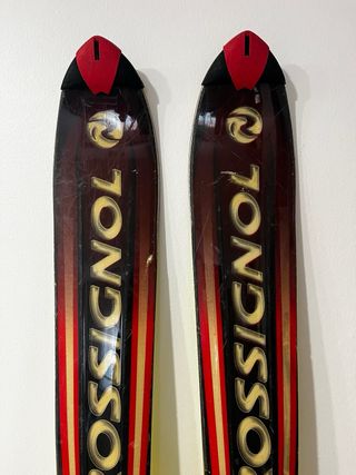 Esquís Rossignol con fijaciones