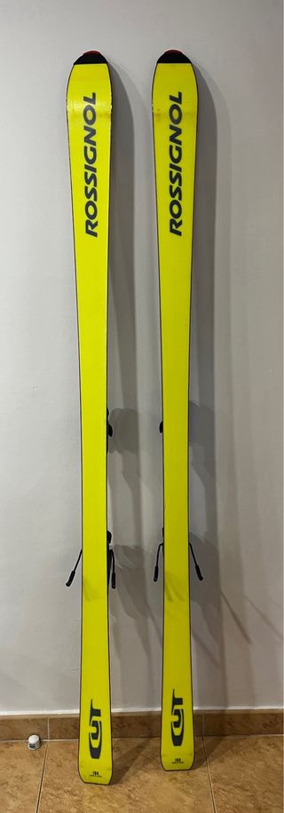 Esquís Rossignol con fijaciones