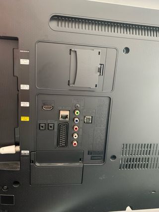 Televisión Samsung Negra y Plateada