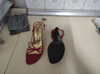 Zapatos de tacón GATEOR rojos