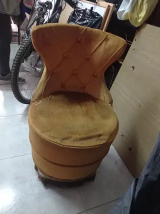 Sillón antiguo tapizado