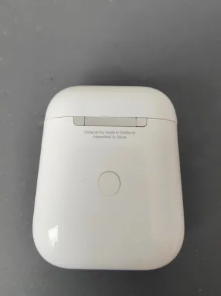 AirPods 2ª Gen con funda y llavero