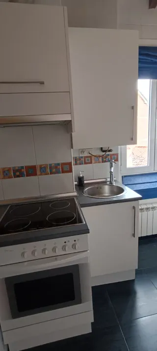 Muebles de cocina con mesa abatible.