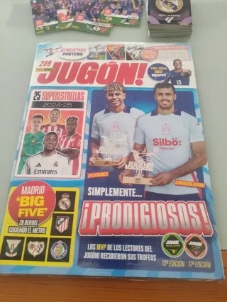 Revista jugón más cartas de MGK