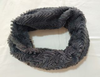 Braga de cuello / Bufanda gris suave