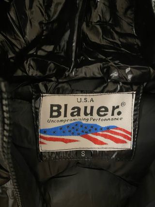 Blauer smanicato nero lucido