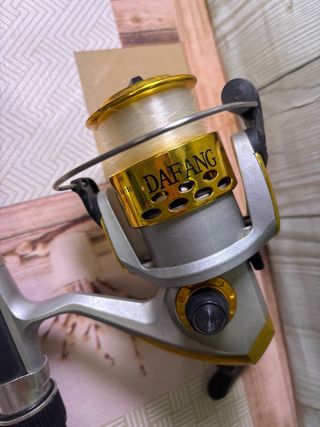 Caña de pescar con carrete