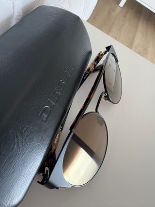 Gafas de sol Diesel negras y marrones