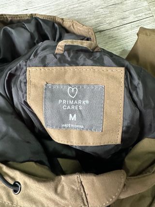 Chaqueta anorak con capucha Primark beige Talla M