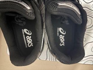 ASICS GEL-KAYANO 14 Negro/Plata