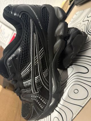 ASICS GEL-KAYANO 14 Negro/Plata