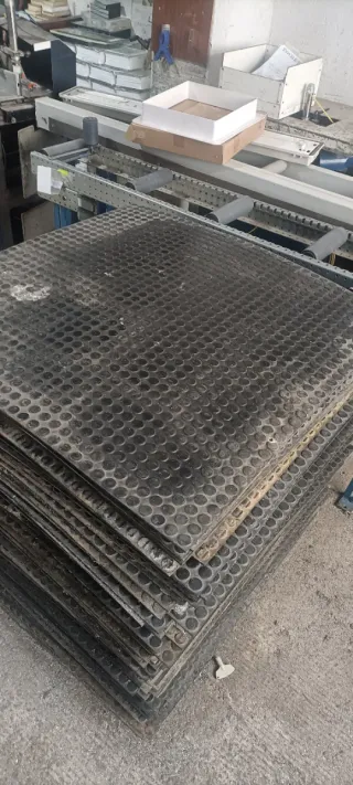 SUELO ANTIDESLIZANTE DE GOMA: GROSOR 1 Cm,1 x 1 Mt