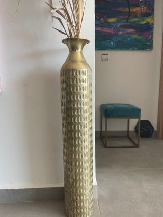 Jarrón alto metálico dorado