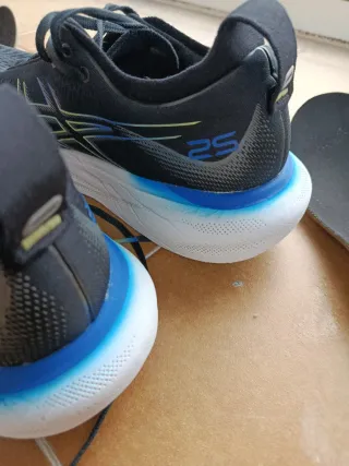 Zapatillas Asics PureGEL Nimbus  Negras y Azules .