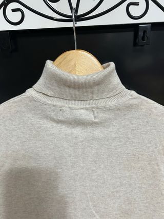 Jersey cuello alto beige Primark