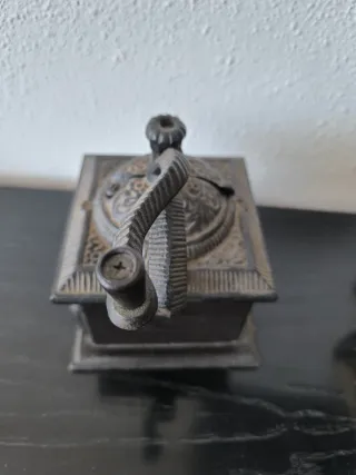 Molinillo de café antiguo