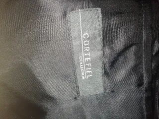 Traje de caballero negro con corbata