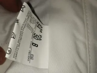 Traje de caballero negro con corbata