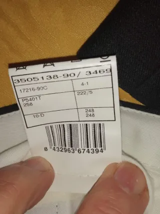 Traje de caballero negro con corbata