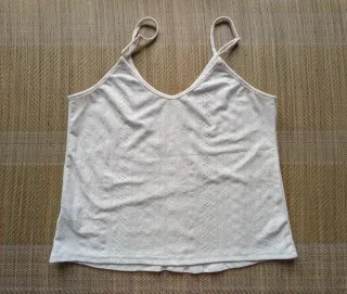 Top Shein blanco texturizado con botones