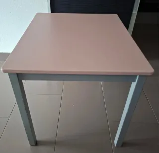 Mesa y 2 sillas infantiles