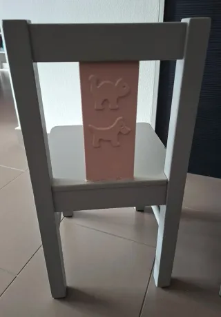 Mesa y 2 sillas infantiles