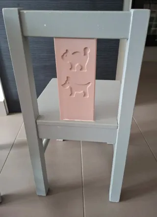 Mesa y 2 sillas infantiles