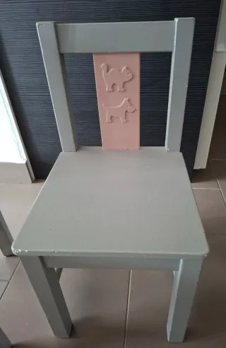 Mesa y 2 sillas infantiles