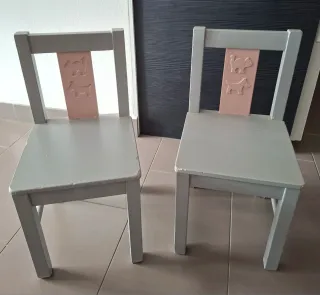 Mesa y 2 sillas infantiles