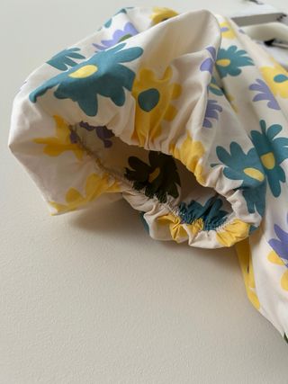 Top blanco con flores - Zara (xs)