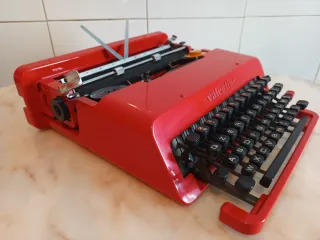 Máquina de escrever Olivetti Valentine Vermelha
