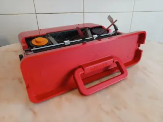 Máquina de escrever Olivetti Valentine Vermelha