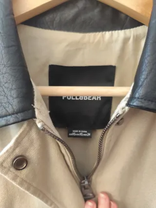 Chaqueta parka Pull and Bear beige mujer