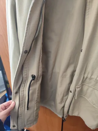 Chaqueta parka Pull and Bear beige mujer