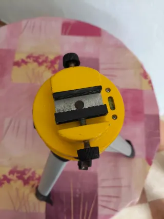 Trípode para nivel láser