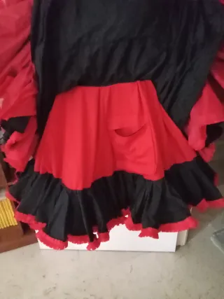 Traje Flamenca Negro Volantes Rojo plumeti
